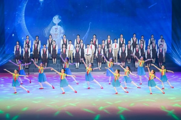 七星配资 童声礼赞七一，浦东开展“童声里的中国”展演活动